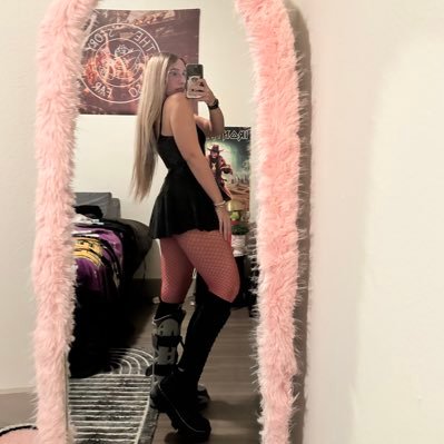 smurfyykayy's profile picture. I don't even know