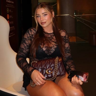 zoyx_x's profile picture. uk girly & greedy 🤭 T - 20