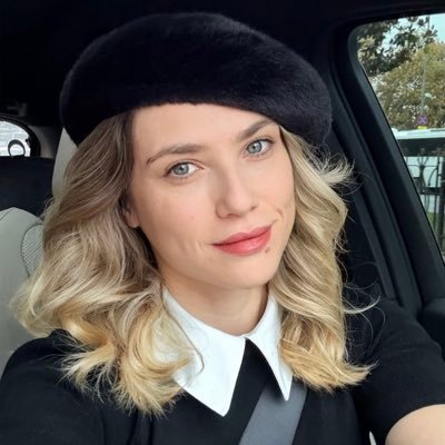 fatmamervek's profile picture. Cerrahpaşa Tıp 👩🏼‍⚕️ Enfeksiyon Hastalıkları ve Klinik Mikrobiyoloji Uzmanı 🩺 Mutlu anlar için instagram: @fatmamervek mutsuz anlar için burası