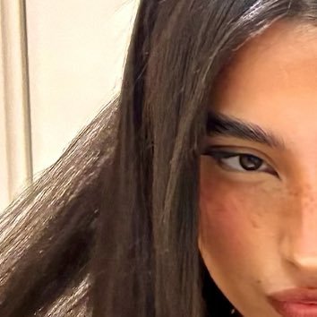 melz_zm's profile picture. li rahi fi rassek Hedik hiya🩺 (ps c’est bien le port d’Alger au dessus)