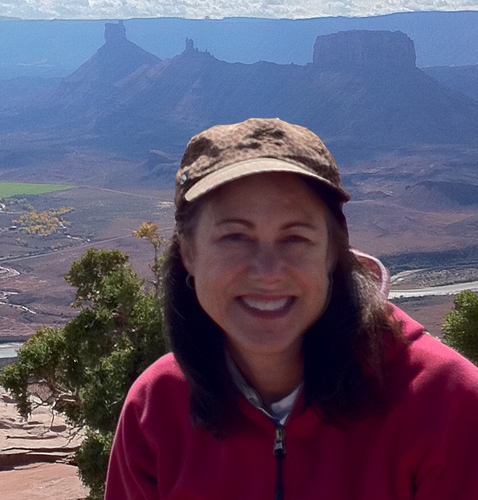 Cillastweets's profile picture. As an award-winning graphic designer/art director, I create strategic design that shines!