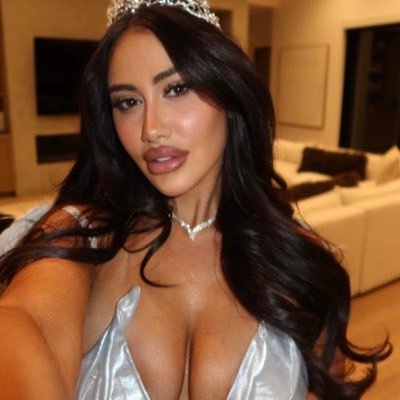 ester2x's profile picture. 🪐🫧