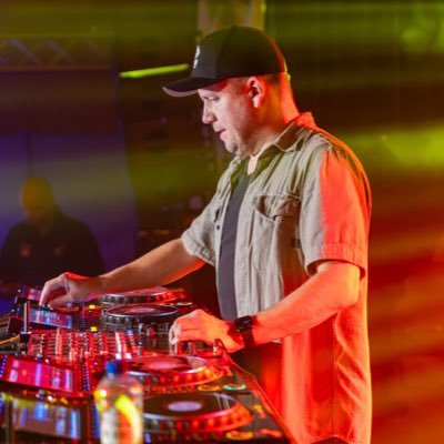 djrobvansoest's profile picture. Party DJ Rob van Soest / BECK & BAUER / ROB & KARLIJN / OMROEP P&M - ROB’S PLATENKAST https://t.co/ZNdsDjDdoj / info@djrobvansoest.nl #lekkeruitjeplaat 🎧