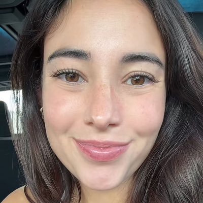 BeautifulAngie7's profile picture. Half American 🇺🇸, Half Switzerland 🇨🇭