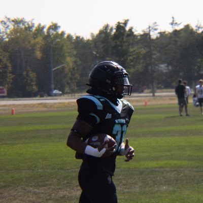 jaredzhou17's profile picture. 6’0, 190lbs, bench: 315, Squat: 465, DL: 405 | #31 DB @ Quinte Skyhawks CJFL - 4.2 gpa |