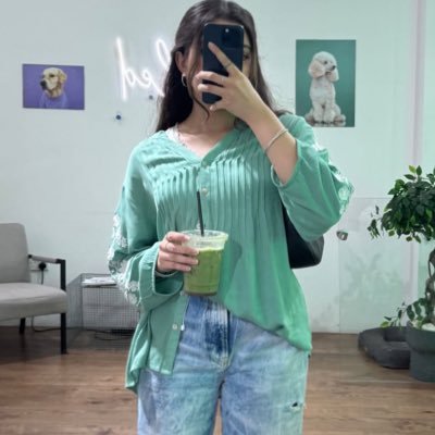 ar5ha_'s profile picture. 