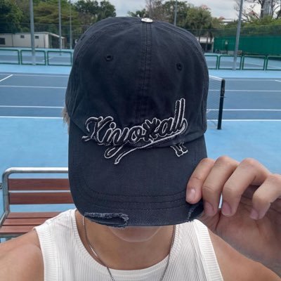 eavnly's profile picture. anywhere but home