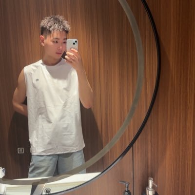 naixiquanshou's profile picture. 奶系！24-178-63-拳奴 私信已开！礼貌带照片来！喜👊交🦶交、控r，原创视频本人！喜腹黑弟弟