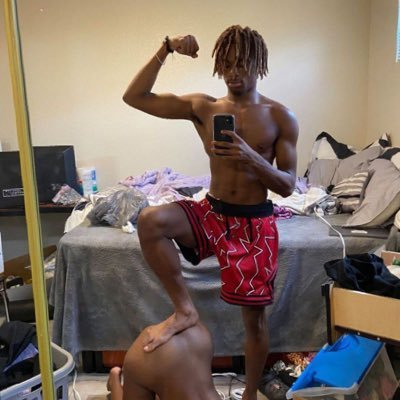 HighMost19's profile picture. Time for a flamboyant show 🎉