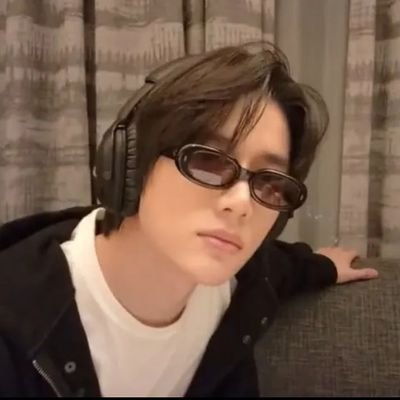 kaickitty's profile picture. beomgyu y yo viendo streams de quackity 

Joshua: you are light, forever.    ot5. /stbv