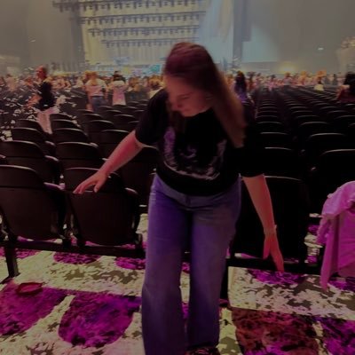 llovelykook's profile picture. "you're everywhere"