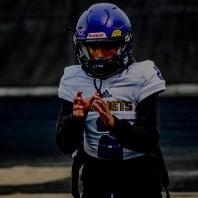 Abusafi_0's profile picture. Abu Safi | QB | KCMO, NKC Hornets High School. 5’7.5” • 130 lbs | Dual Threat QB🎓’29 |. Bench 140, Squat 230. Can throw HS ball 40+ Great footwork.