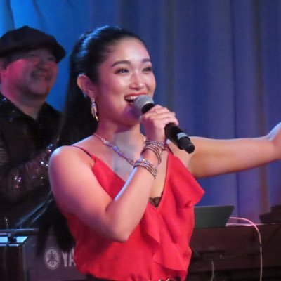 SingerChihiro's profile picture. 🎙️みんなの人生が豊かになるように🥰. ▫️ボイトレ講師7年目 ▫️ミュージックバーで年間150回出演 ▫️”音楽家の活躍”の場を広げる環境作りを😀 ▫️特技：ご縁繋ぎと人を楽しませること♡ #名前はまだ無いガールズバンド