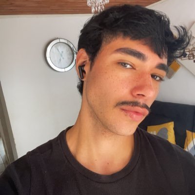 Ravimeneze's profile picture. 1,88m • 19cm • 18y Magrinho, versátil e começando agora 🚨 Conteúdo exclusivo + chamadas no WhatsApp 🔞 Perfil único. Sem cópias. https://t.co/VVegbyxNcb