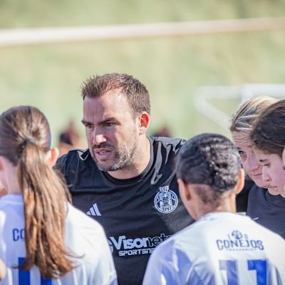 Luis_antolin3's profile picture. - Dueño de Simón y Sebastián.
- Casado con la mejor
- Padre de Carla
- Deporte de contacto 
- Entrenador del Rojales CFF Juvenil