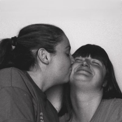 elliexesp's profile picture. 26 • AV