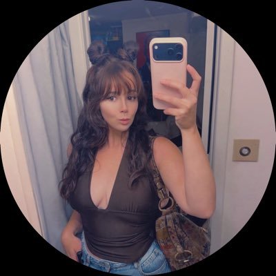 LinaStoned's profile picture. adult