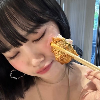 vanillateass's profile picture. aries | biggest foodie 🍱