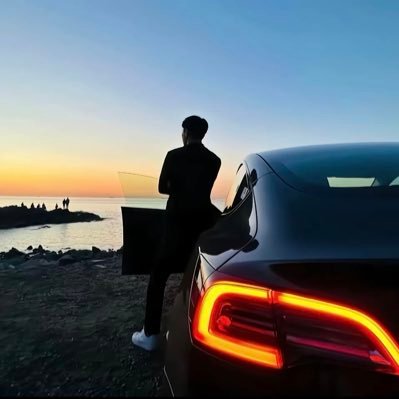 sanshu77777's profile picture. 爱好镣铐、绳子、美食、越野和摄影。