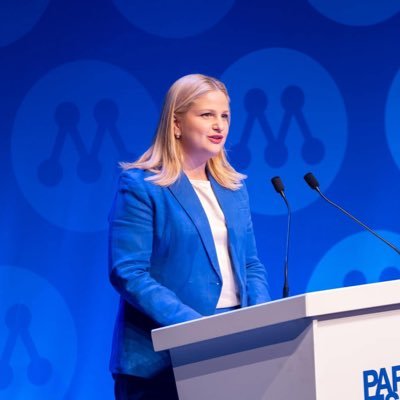 Elizabethf11381's profile picture. 