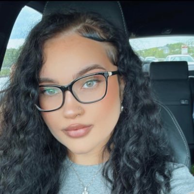 Lexxilexx__'s profile picture. i dont hate u because ur fat, ur fat because i hate u