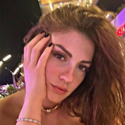 yaxscomentss's profile picture. eu e myrabi cantando levitating e the fate of ophelia