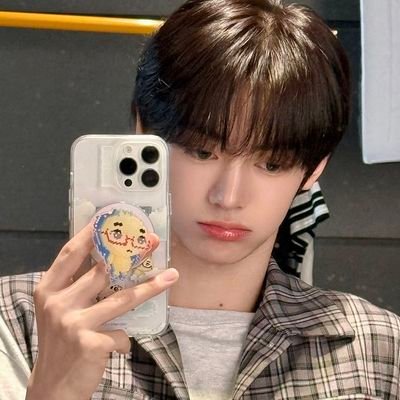 lumosvale's profile picture. Elric Vale Rowan RVG1MS2001, a calm flame beneath the mist — silence speaks louder than charms. Half-blood who loves herbology.