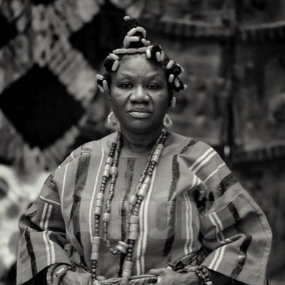 Aniwuranle's profile picture. ÌYÁLÓDE — Gold, bronze and shells— ANCESTRAL BEING 🐚 AND A MUSE