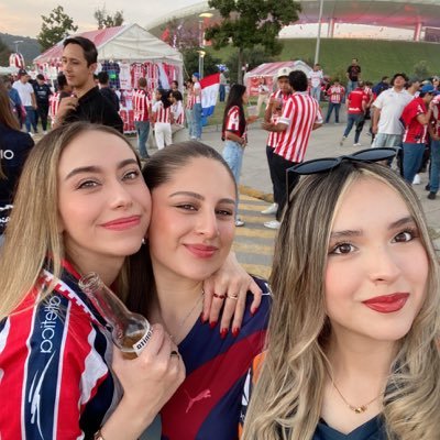 ponyrojiblanco's profile picture. Una chivahermana más 🐐❤️