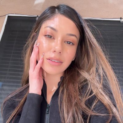 bethnicolas_'s profile picture. 