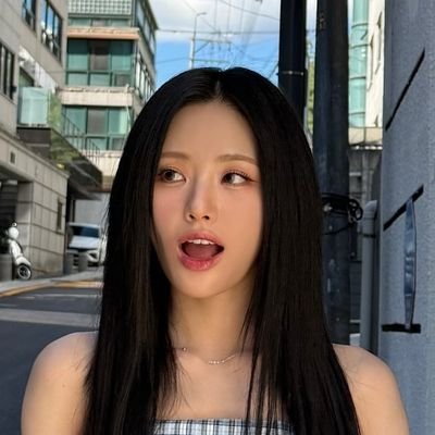 crochetitos's profile picture. el país se va a la mierda y yo sigo dandole rt a coreanitos platinados