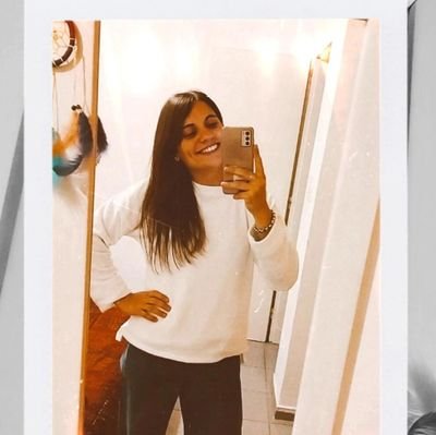 MaggieTudela's profile picture. Me di cuenta que nadie se rinde cuando algo realmente le importa, y ahí entendí todo 💫