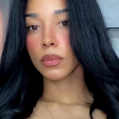 yuligomz2's profile picture. 