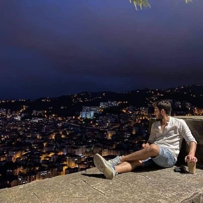 izlerinduruyor's profile picture. Mavi gökyüzüne çiz bizi.