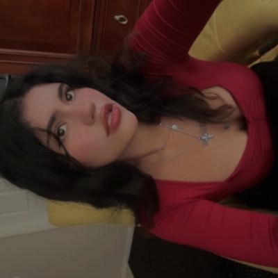 luridistic's profile picture. el lenguaje como límite de mi pensamiento. ♡