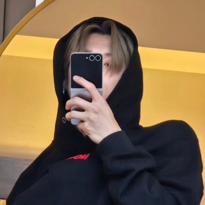 zznkatxt's profile picture. 결국입덕할줄알앗다..