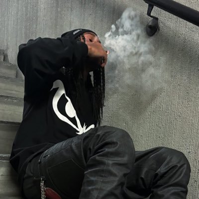 2slimeyy's profile picture. 