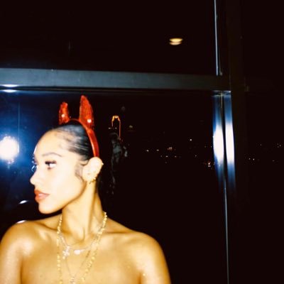 ccondatweet's profile picture. if u ever see me fighting in the forest w a grizzly bear…. HELP THE BEAR!!!!♏️🦂