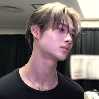 sunkimagrinhos's profile picture. sasuke says you’re a piece of shit