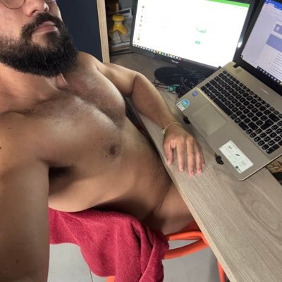 joaolcastro29's profile picture. 🇧🇷 Versátil + Ativo, 182cm, 92kg, parrudo. 🍆. Disponível