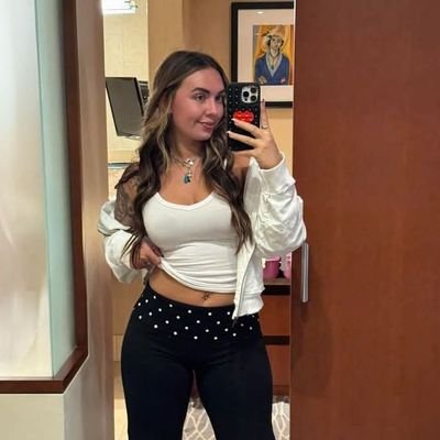 ARosemary462's profile picture. I'm friendly to chat with✨