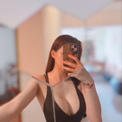 mensglitterboy's profile picture. 摩羯女 156/45/32D｜平面設計｜美🐻｜可以私我❤️ 
再不放縱沒有幾歲年輕💦📸