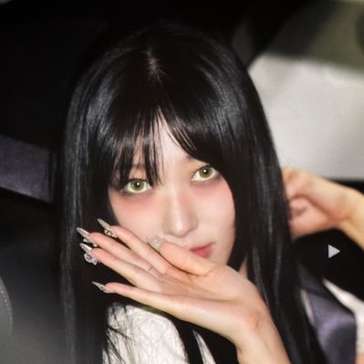 intramuri's profile picture. nineteen acting tweenty five