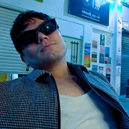 ProfugodeCoppel's profile picture. reborn like a phoenix wing we fligh high the world awakening us