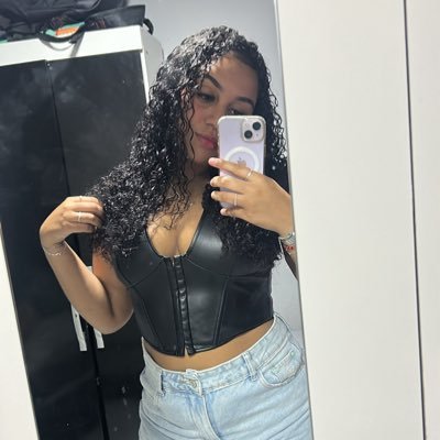 vittoriaxxz's profile picture. 🪞🍯