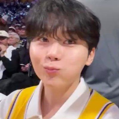 cheolsbff's profile picture. i talk about my life when i’m not talking about seungkwan (rare)