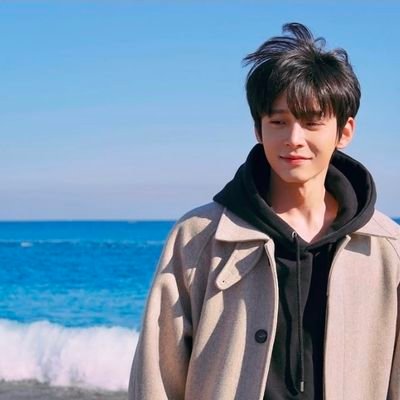 TJoonHF's profile picture. 他说，难过的眼睛就像柏林的雾。