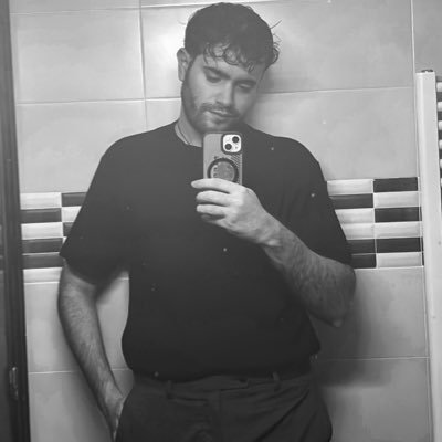 Jonattan_Rodri's profile picture. Ya doctor
@UCMccinf
"No le importaba el qué, estaba enamorado del cómo".