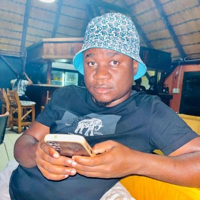 ShayelaNepando's profile picture. I'm one of a kind‼️
📍IG: nepando_pau96
|°Simply look at me,God is amazingly creative💯 |Land Cruiser LX V8🕯️🕯️ 🔴MAN UTD🔴🔥 🇳🇦