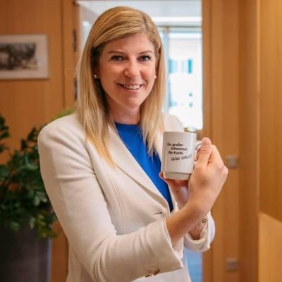 CollenPny01's profile picture. ✨ Strategic Consultant @ X HQ | 🤝 Helping leaders unlock clarity, direction & sustainable growth.